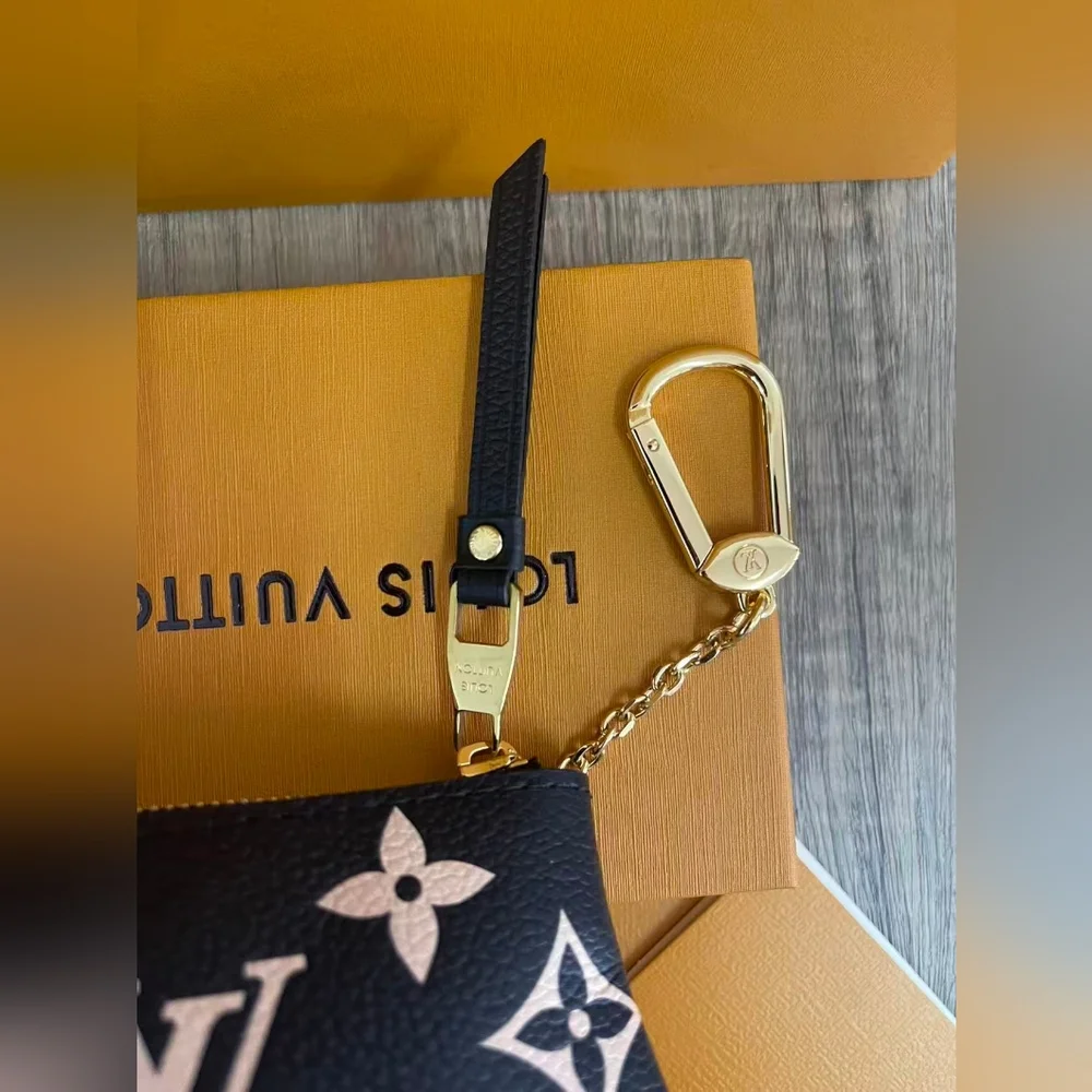 Louis Vuitton Key Pouch - Picture 4 of 11